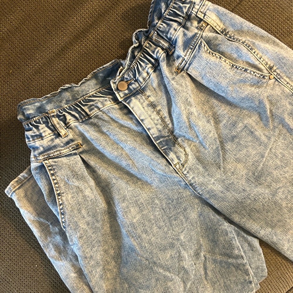 Vintage America Ruffle Top Bleached Jeans